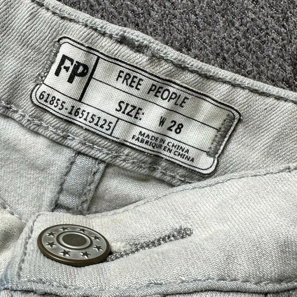 Free People Distressed Light Denim Shorts Size 28 - Picture 3 of 4